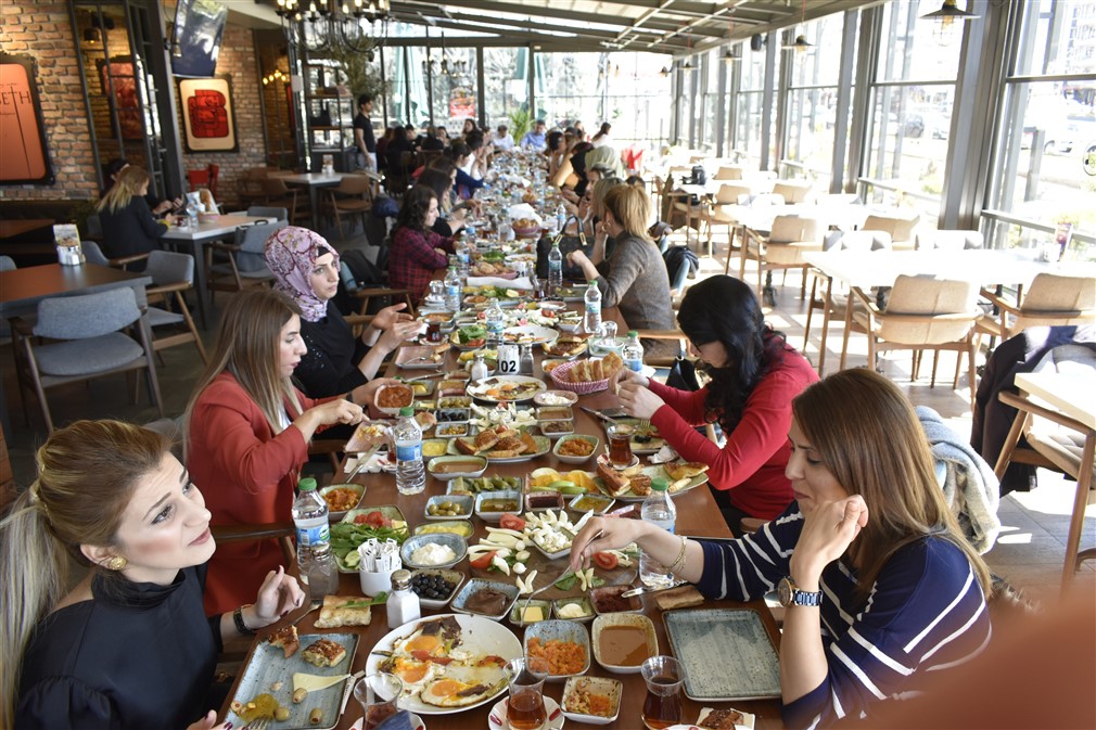 2019 03 08 8 MART DÜNYA EMEKÇİ KADINLAR GÜNÜ KADIN ÜYELERLE KAHVALTI